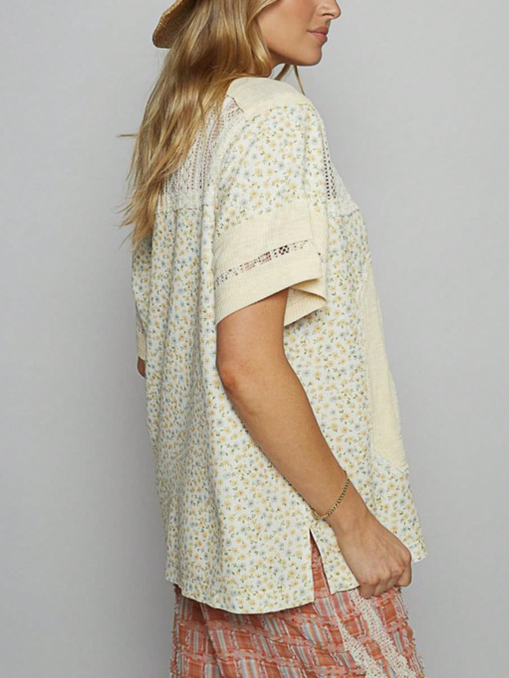 Womens Casual Boho Chic Crochet Lace Panel Floral Print Short Sleeve Blouse Cream Yellow Ditsy Pattern V Neck Lightweight Airy Summer Beach Vacation Top Loose Fit Romantic Country Style