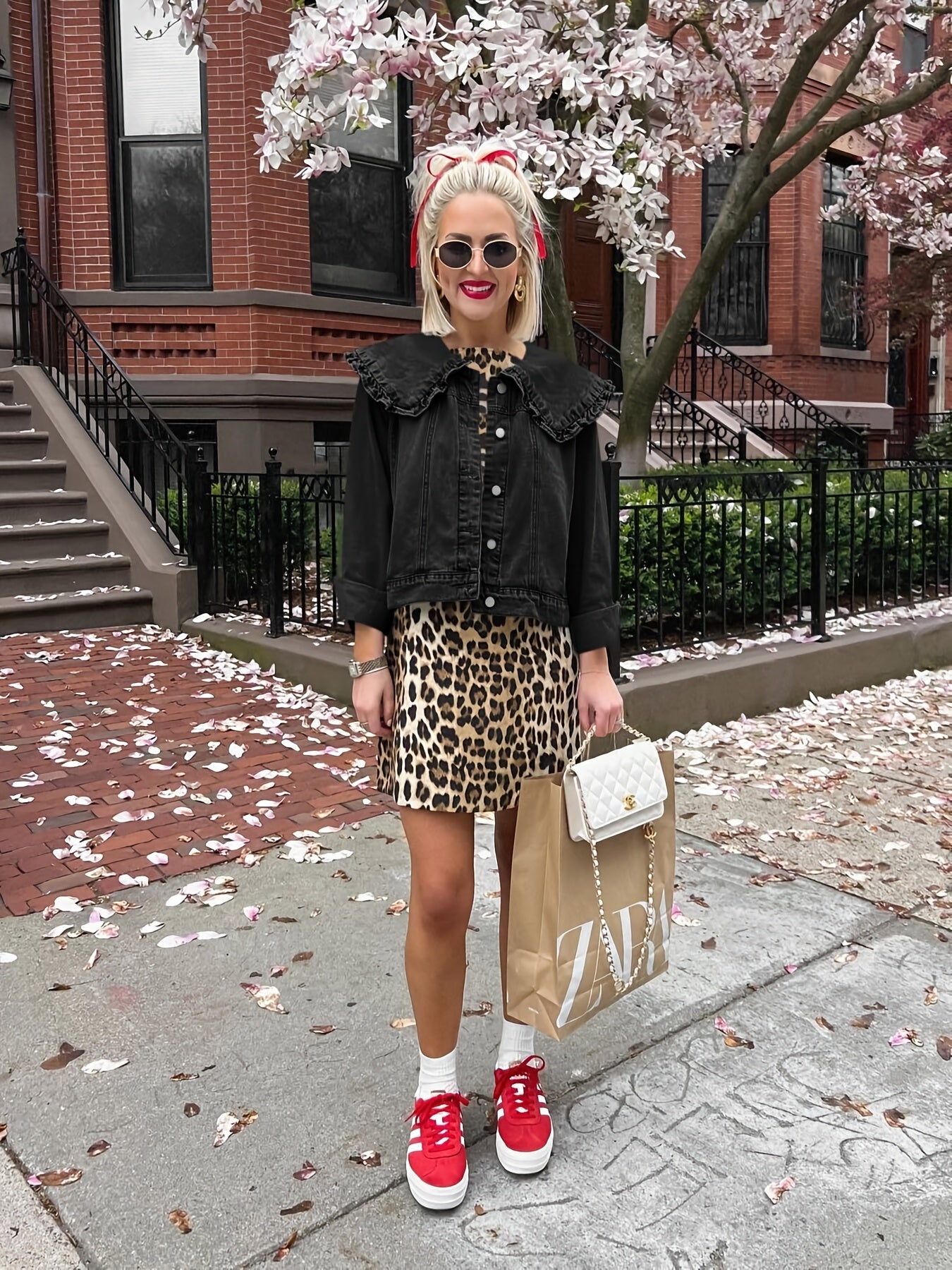 Casual Denim Jacket Denim Women's Casual Loose Fit Jean Jacket with Pockets and Peter Pan Collar