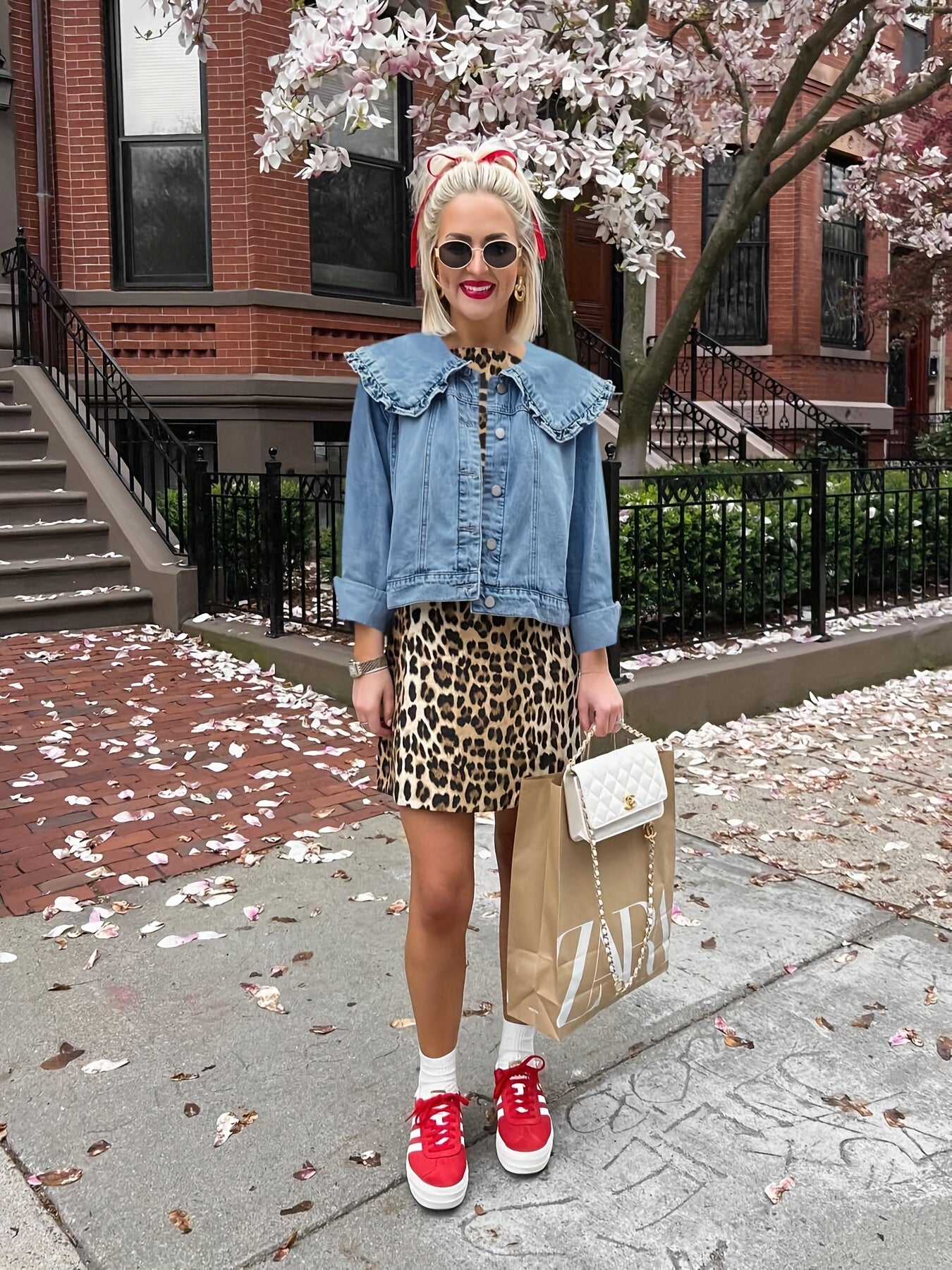 Casual Denim Jacket Denim Women's Casual Loose Fit Jean Jacket with Pockets and Peter Pan Collar