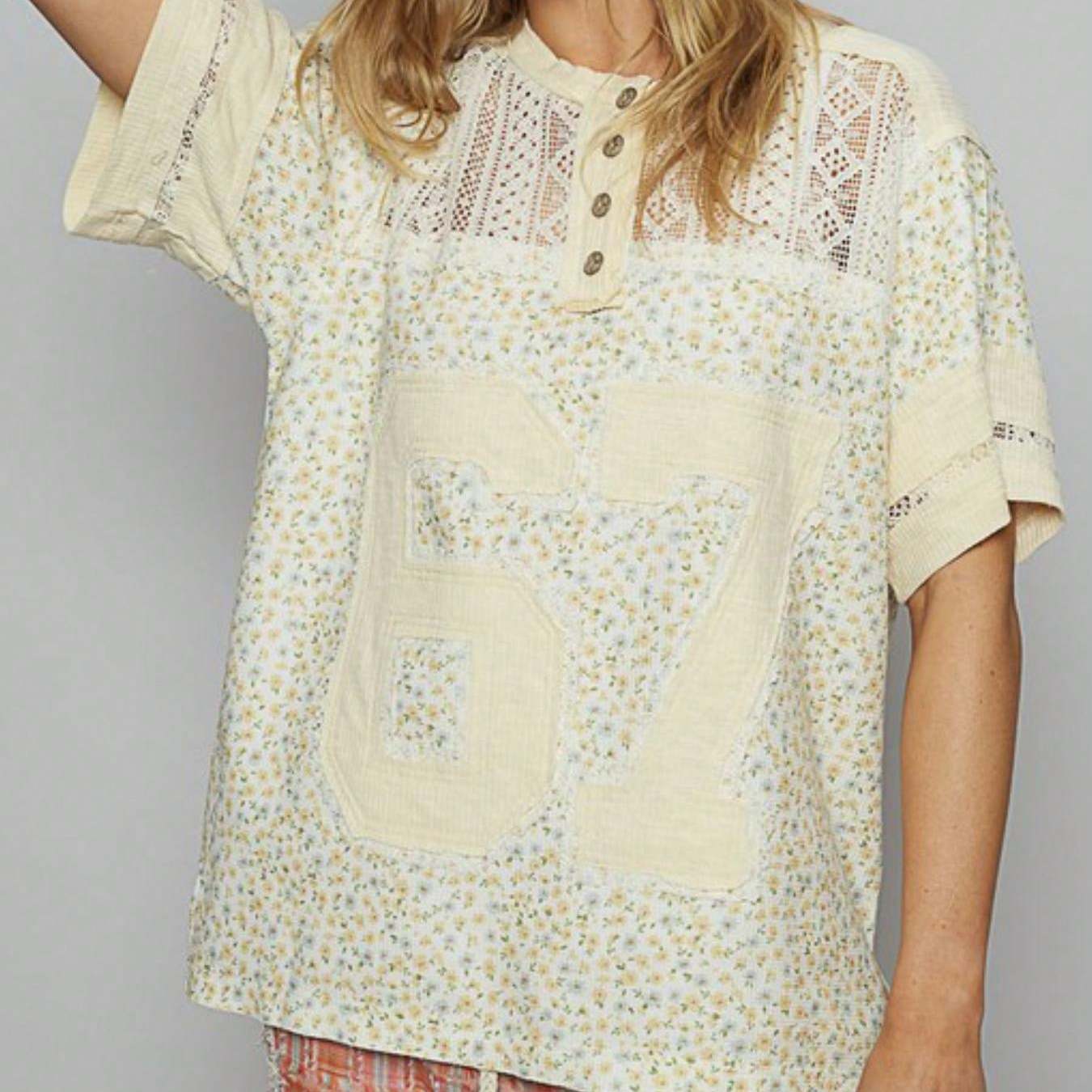 Womens Casual Boho Chic Crochet Lace Panel Floral Print Short Sleeve Blouse Cream Yellow Ditsy Pattern V Neck Lightweight Airy Summer Beach Vacation Top Loose Fit Romantic Country Style