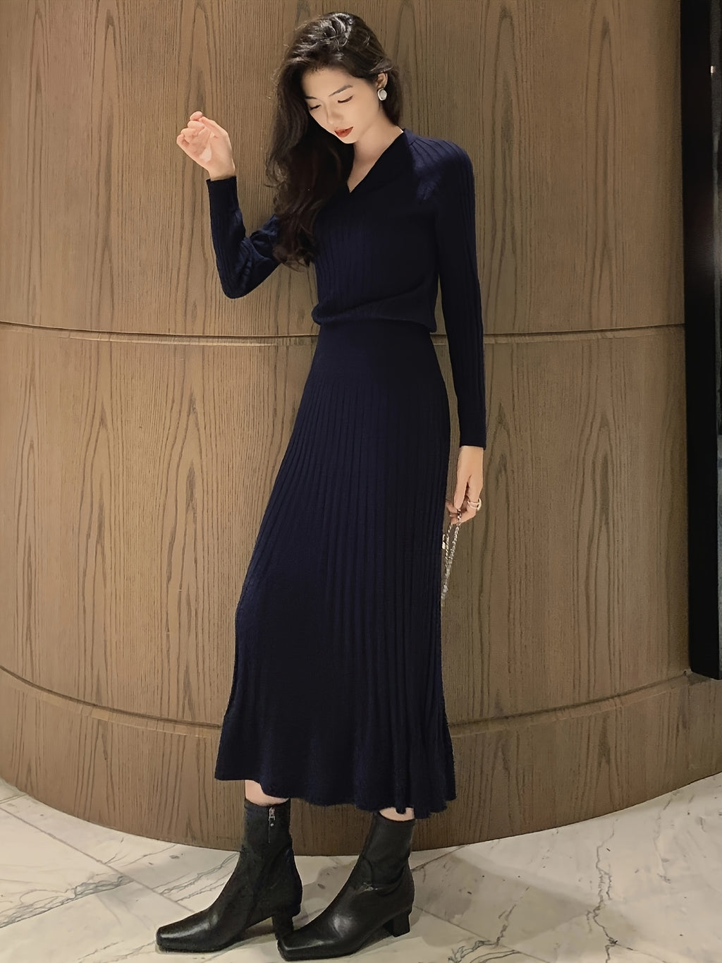 Meiyang Spotlight Knitted Dress, a Red Carpet Goddess V-Neck Fitted Mermaid Gown.