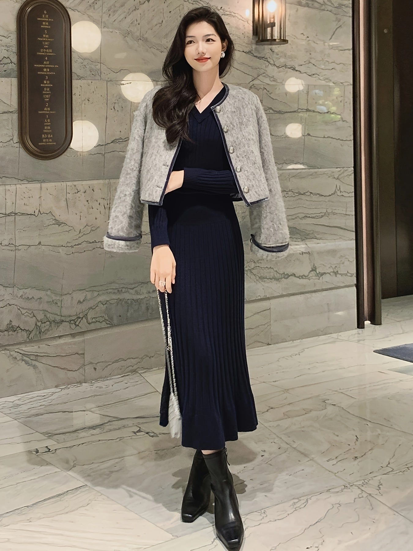 Meiyang Spotlight Knitted Dress, a Red Carpet Goddess V-Neck Fitted Mermaid Gown.